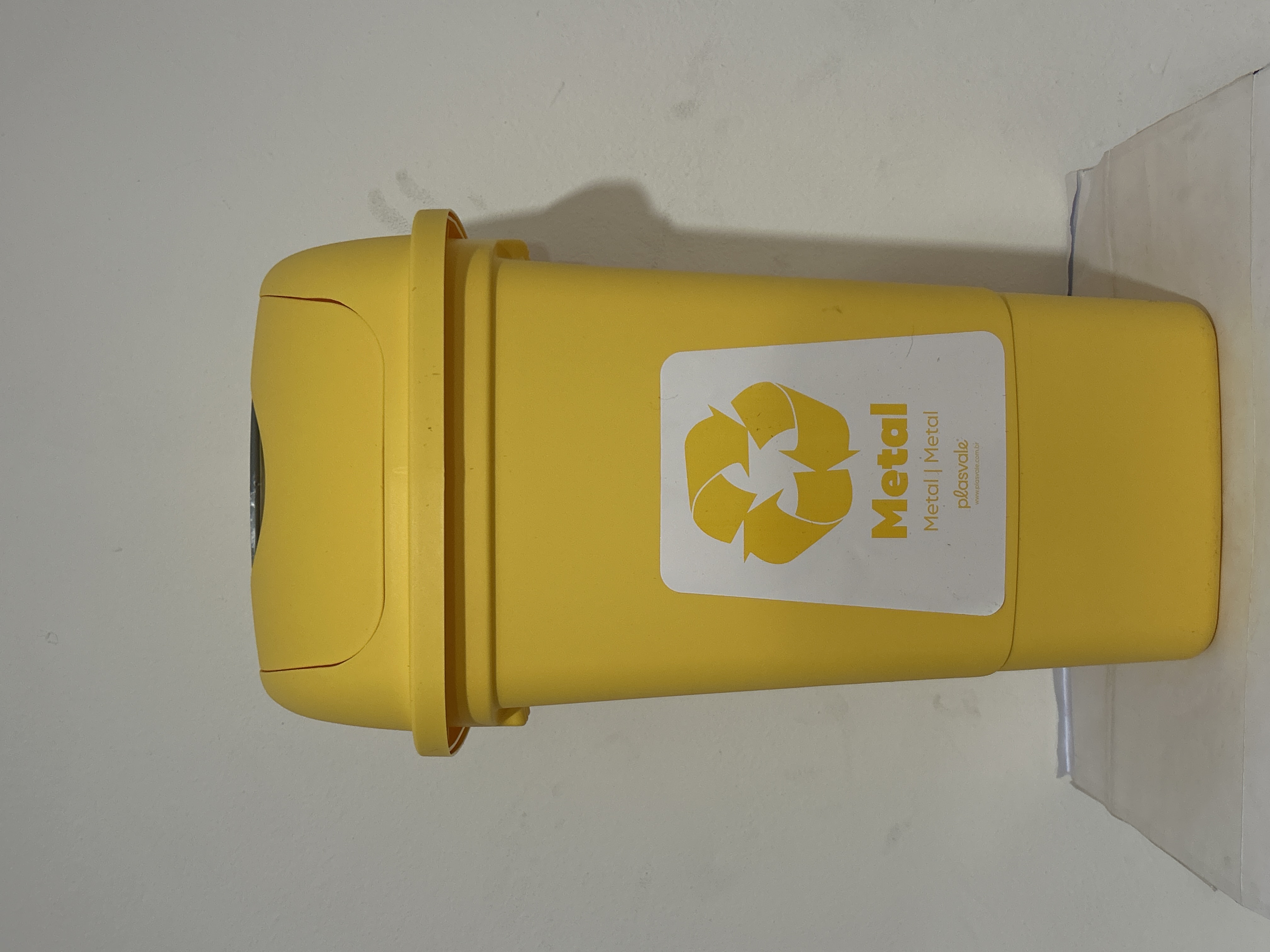LIXEIRA PLASVALE AMARELA 30L