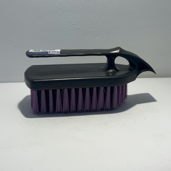 ESCOVA PLÁSTICA C/ ALÇA FERRINHO