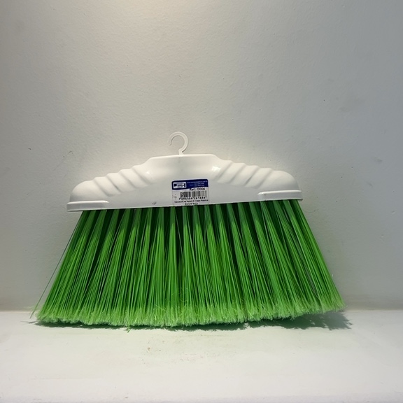 VASSOURA DE NYLON C/CAPA PLÁSTICA BELLA C/CABO COR VARIÁVEIS