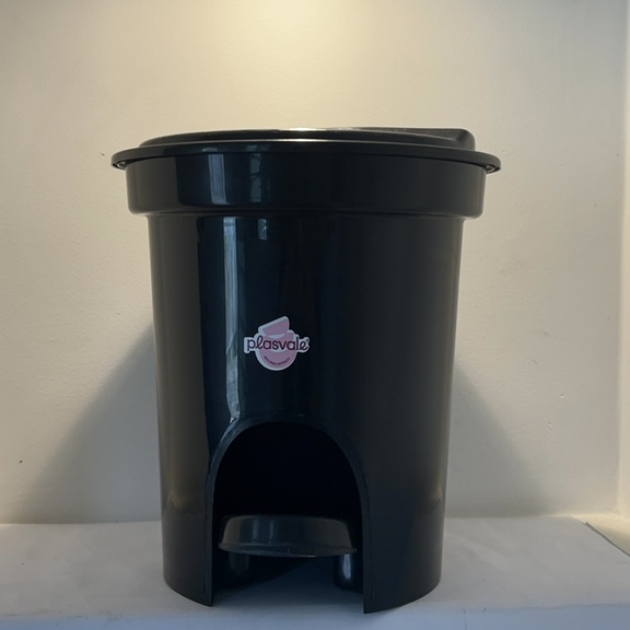 LIXEIRA PLASVALE PRETA 13L