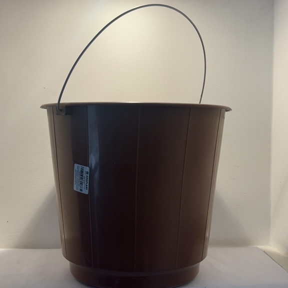BALDE COM ALÇA DE FERRO 10LTS MARROM