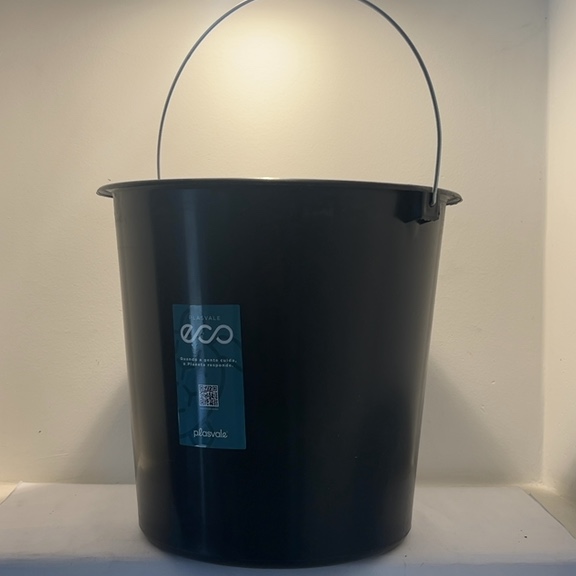 BALDE PLASVALE 10LTS PRETO COM ALÇA DE FERRO